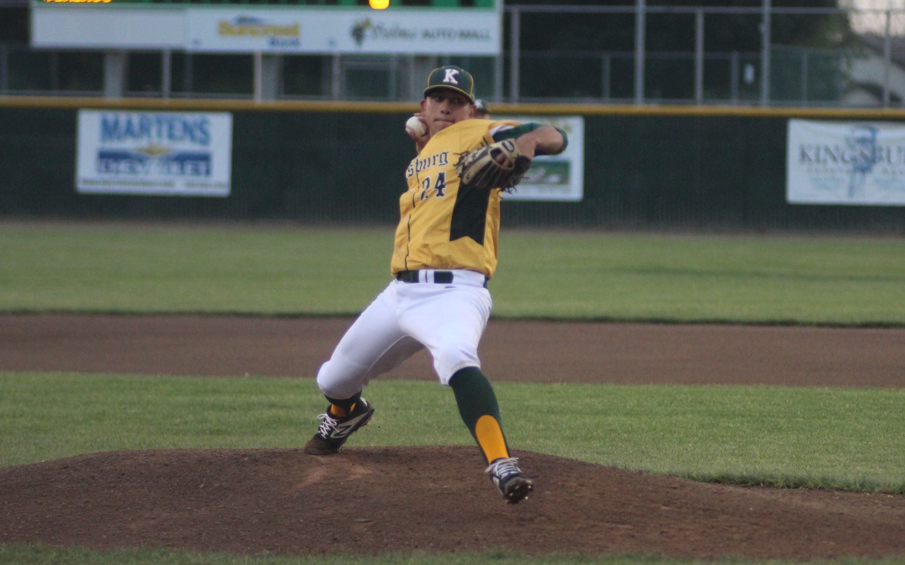 Kingsburg tops Selma